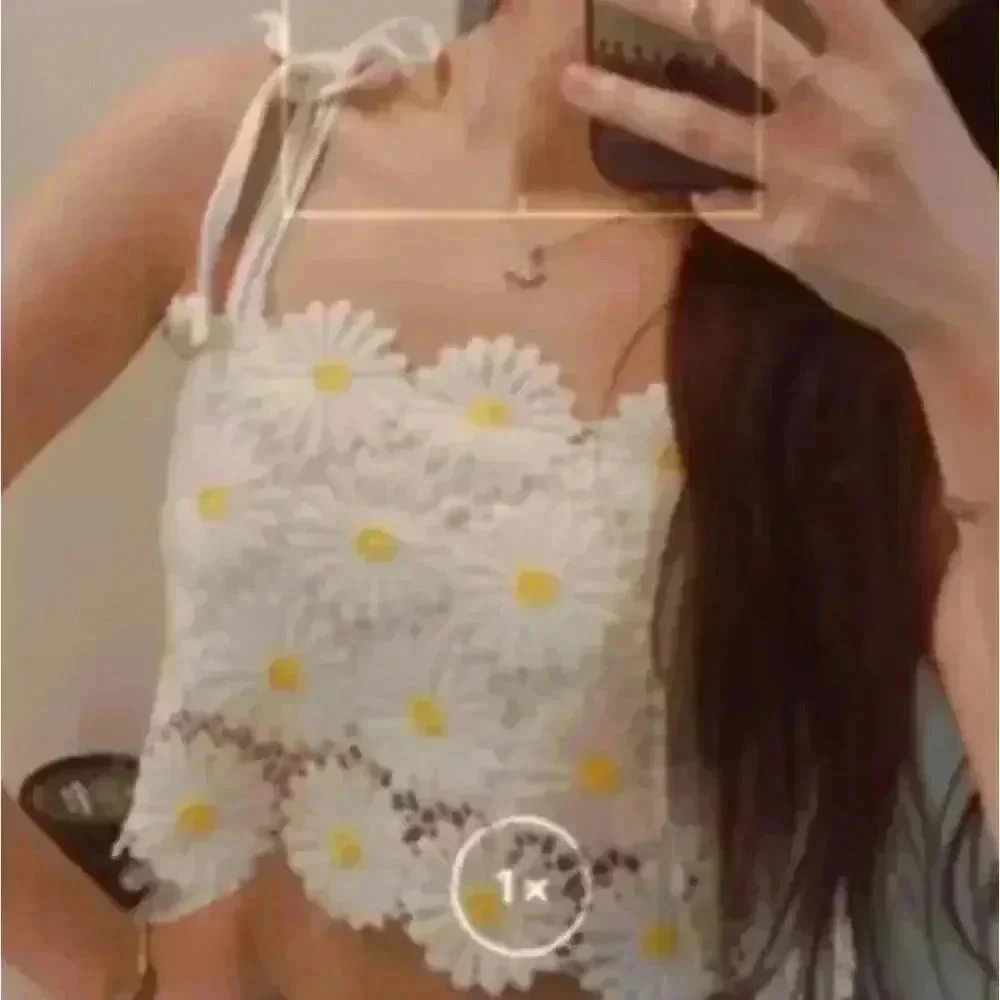 Beautiful Daisy Tank Top🌼 - Picture 13 of 15